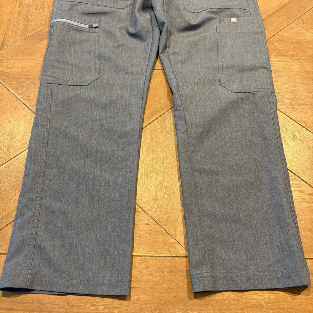 Figs Men's Black and Light Gray Cargo Scrub Pants Technical Collection Size S